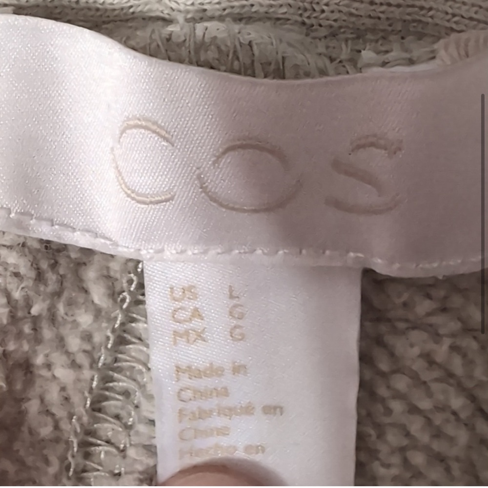 COS Women's Relaxed Fit Khaki Sweatpants
Loungewear Size Large - Picture 3 of 6
